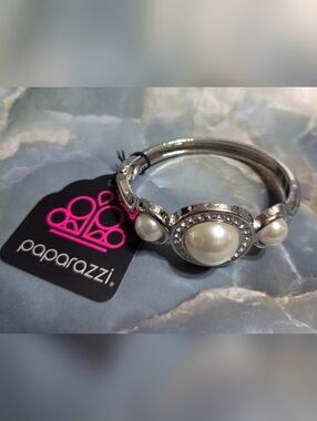 paparazzi Silver Pearl & Crystal Halo Bracelet - White